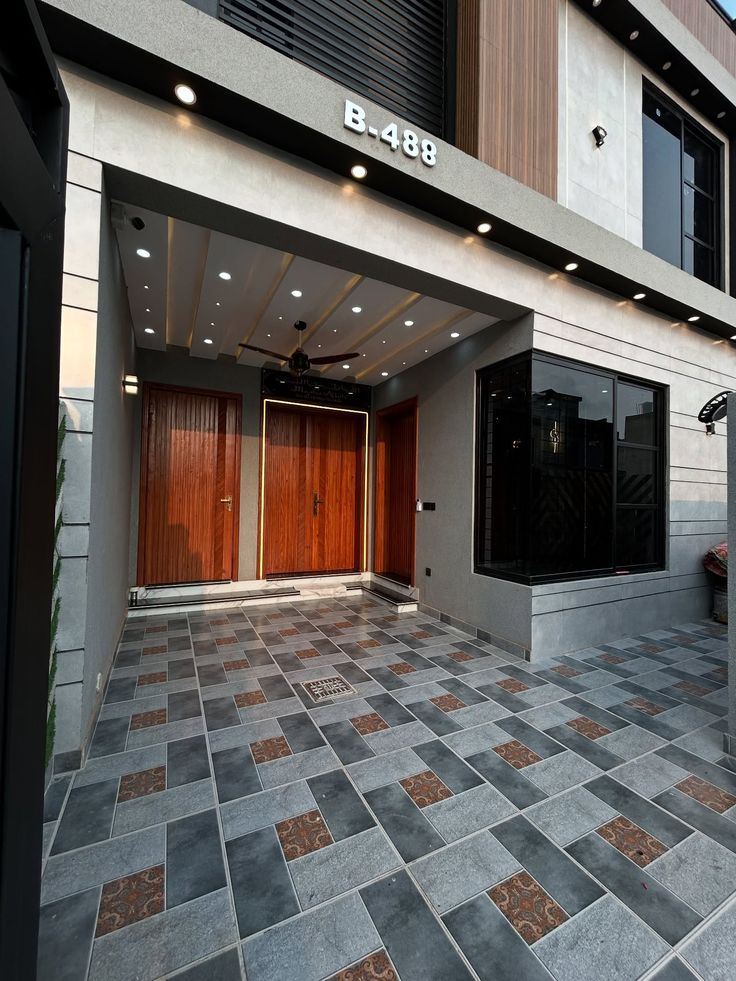 5 bedrooms flat to rent